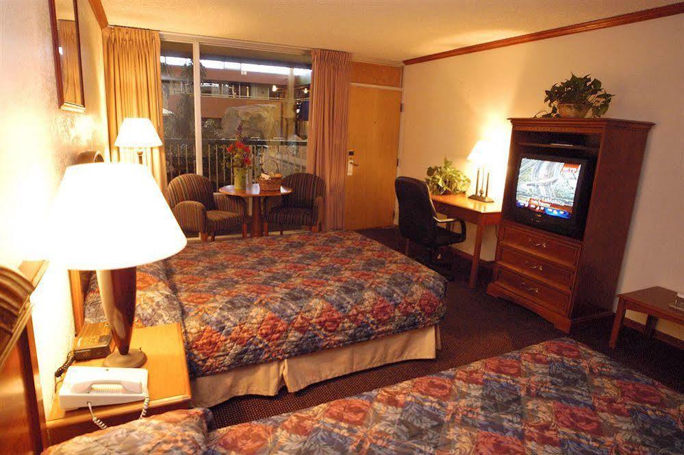 Boulder Outlook Hotel & Suites Pokoj fotografie